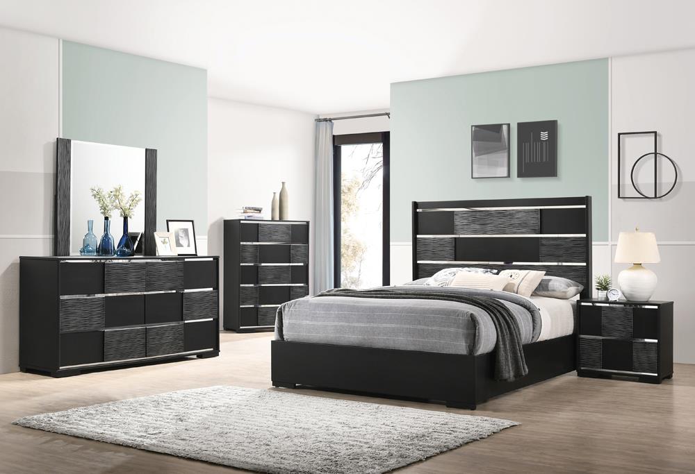 Blacktoft 4-piece Eastern King Panel Bedroom Set Black image