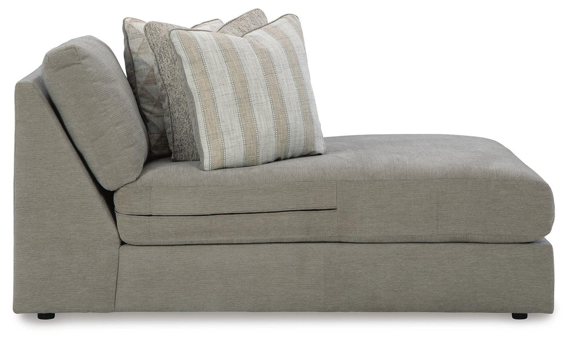 Avaliyah Sectional with Chaise - American Home Express Outlet (San Antonio, TX)