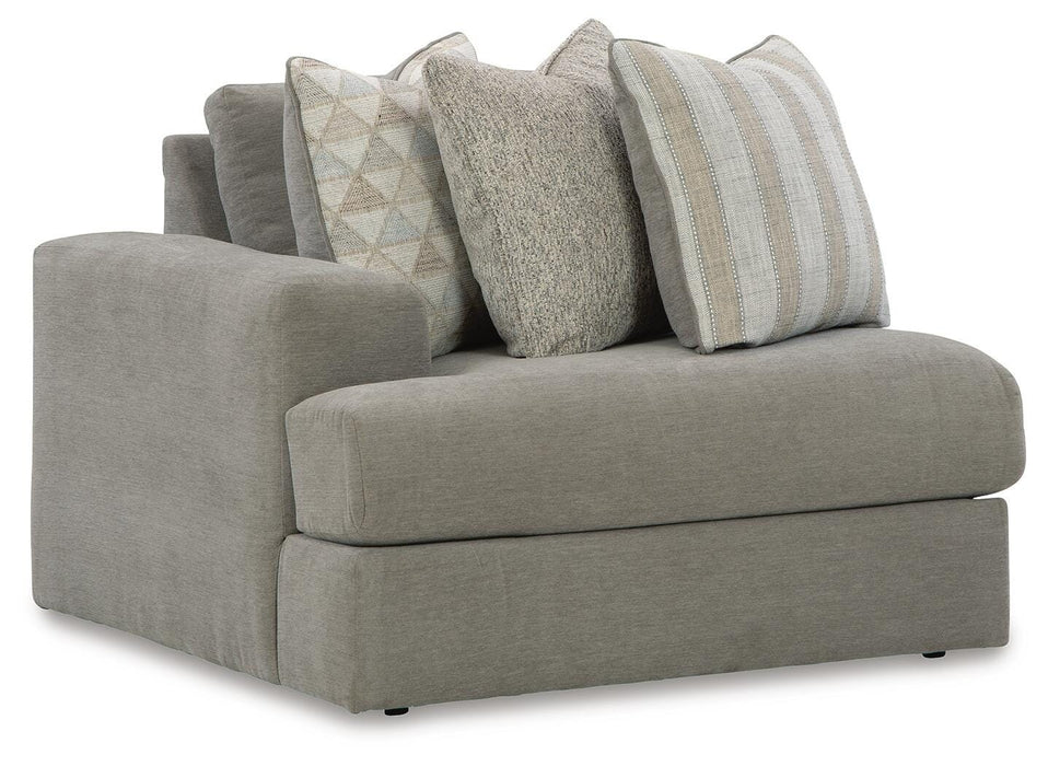 Avaliyah Sectional with Chaise - American Home Express Outlet (San Antonio, TX)