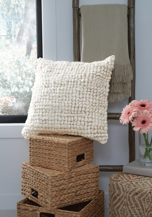 Aavie Pillow - American Home Express Outlet (San Antonio, TX)