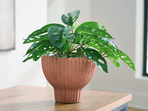 Orban Vase - American Home Express Outlet (San Antonio, TX)