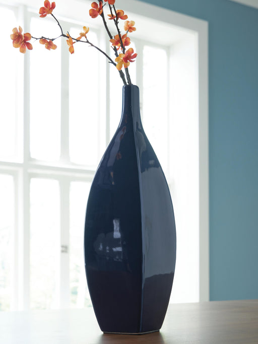 Abtinson Vase - American Home Express Outlet (San Antonio, TX)
